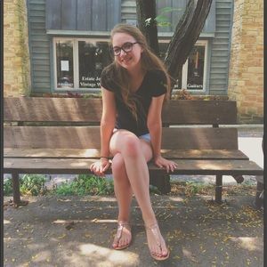 Meet your Posher, Emily